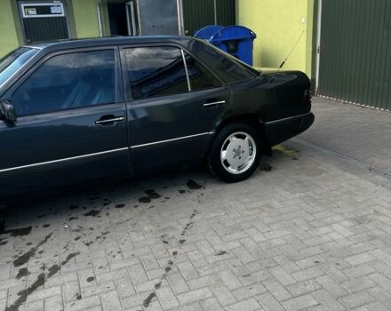 Сірий Мерседес 250, об'ємом двигуна 2.5 л та пробігом 282 тис. км за 2200 $, фото 4 на Automoto.ua