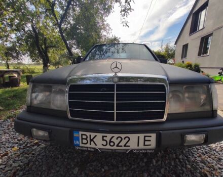 Серый Мерседес 250, объемом двигателя 2.5 л и пробегом 407 тыс. км за 2500 $, фото 9 на Automoto.ua