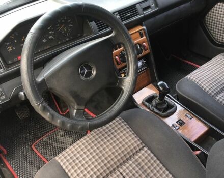 Сірий Мерседес 250, об'ємом двигуна 2.5 л та пробігом 494 тис. км за 3500 $, фото 6 на Automoto.ua