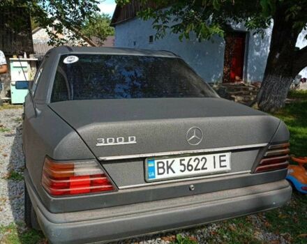 Серый Мерседес 250, объемом двигателя 2.5 л и пробегом 407 тыс. км за 2500 $, фото 4 на Automoto.ua
