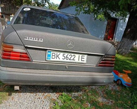 Серый Мерседес 250, объемом двигателя 2.5 л и пробегом 407 тыс. км за 2500 $, фото 2 на Automoto.ua