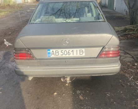 Серый Мерседес 250, объемом двигателя 2.5 л и пробегом 1000 тыс. км за 2200 $, фото 1 на Automoto.ua