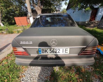 Серый Мерседес 250, объемом двигателя 2.5 л и пробегом 407 тыс. км за 2500 $, фото 7 на Automoto.ua