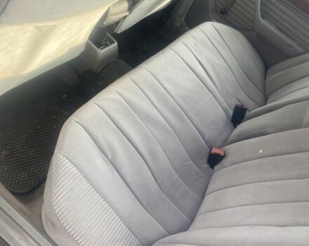 Серый Мерседес 250, объемом двигателя 2.5 л и пробегом 1000 тыс. км за 2200 $, фото 3 на Automoto.ua