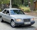 Серый Мерседес 250, объемом двигателя 2.5 л и пробегом 550 тыс. км за 2912 $, фото 1 на Automoto.ua