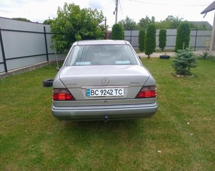 Сірий Мерседес 250, об'ємом двигуна 2.5 л та пробігом 357 тис. км за 8500 $, фото 3 на Automoto.ua