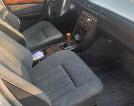 Мерседес 250 1993 в Звенигородка на Automoto.ua Серый Мерседес 250, объемом двигателя 2.5 л и пробегом 340 тыс. км за 1300 $, фото 4 на Automoto.ua