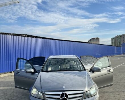 Сірий Мерседес 250, об'ємом двигуна 1.8 л та пробігом 243 тис. км за 8999 $, фото 2 на Automoto.ua