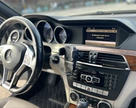 Сірий Мерседес 250, об'ємом двигуна 1.8 л та пробігом 243 тис. км за 8999 $, фото 7 на Automoto.ua