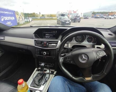 Серый Мерседес 250, объемом двигателя 2 л и пробегом 350 тыс. км за 5500 $, фото 5 на Automoto.ua