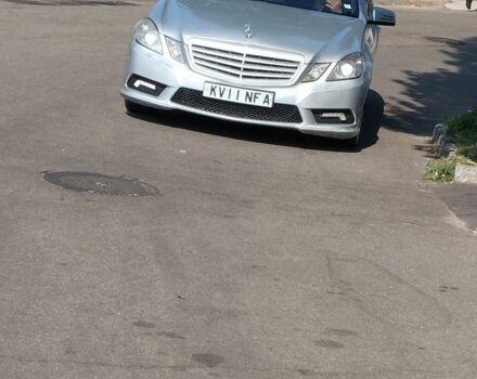 Серый Мерседес 250, объемом двигателя 2 л и пробегом 350 тыс. км за 5500 $, фото 6 на Automoto.ua