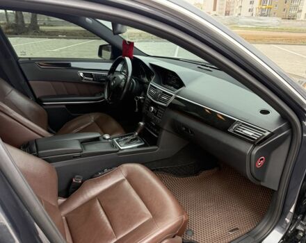 Сірий Мерседес 250, об'ємом двигуна 2.1 л та пробігом 345 тис. км за 13800 $, фото 13 на Automoto.ua