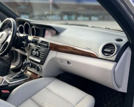 Сірий Мерседес 250, об'ємом двигуна 1.8 л та пробігом 243 тис. км за 8999 $, фото 6 на Automoto.ua