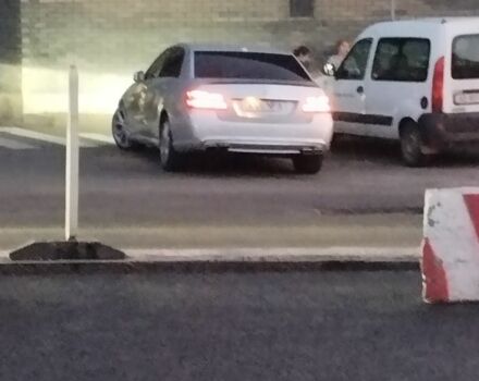 Серый Мерседес 250, объемом двигателя 2 л и пробегом 350 тыс. км за 5500 $, фото 7 на Automoto.ua