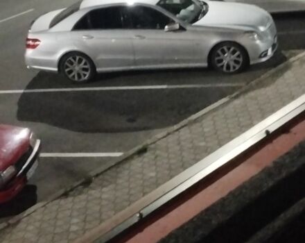 Серый Мерседес 250, объемом двигателя 2 л и пробегом 350 тыс. км за 6000 $, фото 7 на Automoto.ua