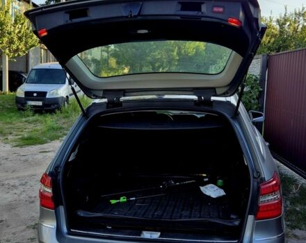 Серый Мерседес 250, объемом двигателя 2.2 л и пробегом 339 тыс. км за 14500 $, фото 4 на Automoto.ua