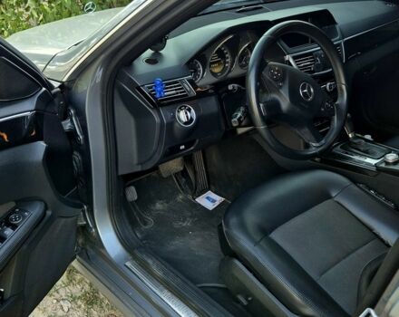 Серый Мерседес 250, объемом двигателя 2.2 л и пробегом 339 тыс. км за 14500 $, фото 6 на Automoto.ua