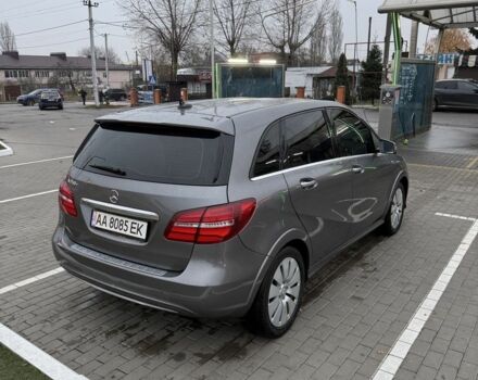 Серый Мерседес 250, объемом двигателя 0 л и пробегом 140 тыс. км за 8350 $, фото 2 на Automoto.ua