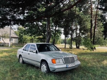 Серый Мерседес 250, объемом двигателя 2.5 л и пробегом 500 тыс. км за 1700 $, фото 1 на Automoto.ua