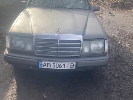 Серый Мерседес 250, объемом двигателя 2.5 л и пробегом 1000 тыс. км за 2200 $, фото 1 на Automoto.ua