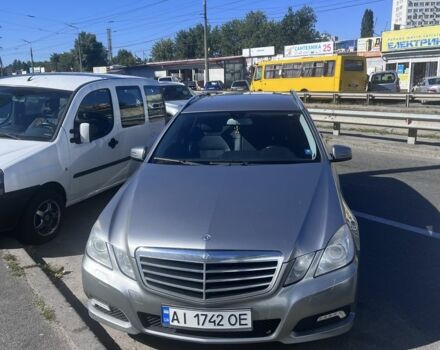 Серый Мерседес 250, объемом двигателя 2.1 л и пробегом 291 тыс. км за 9800 $, фото 1 на Automoto.ua