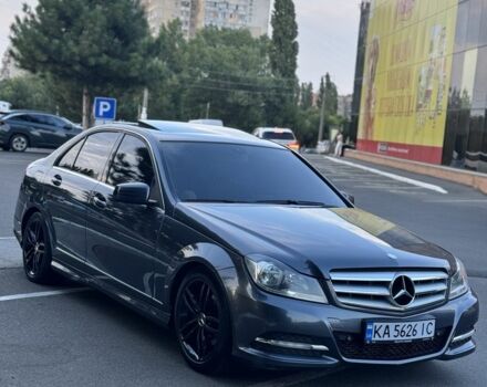 Серый Мерседес 250, объемом двигателя 1.8 л и пробегом 181 тыс. км за 10500 $, фото 1 на Automoto.ua