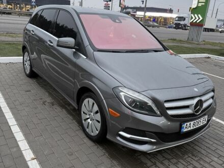 Серый Мерседес 250, объемом двигателя 0 л и пробегом 140 тыс. км за 8350 $, фото 1 на Automoto.ua