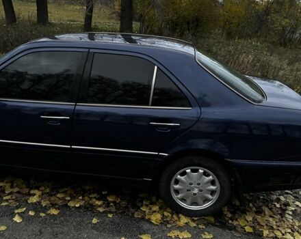 Синій Мерседес 250, об'ємом двигуна 2.5 л та пробігом 500 тис. км за 2999 $, фото 4 на Automoto.ua