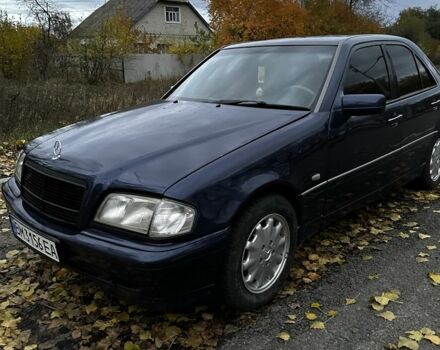 Синій Мерседес 250, об'ємом двигуна 2.5 л та пробігом 500 тис. км за 2999 $, фото 2 на Automoto.ua