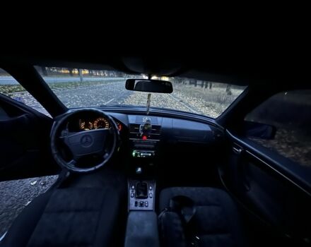 Синій Мерседес 250, об'ємом двигуна 2.5 л та пробігом 500 тис. км за 2999 $, фото 13 на Automoto.ua