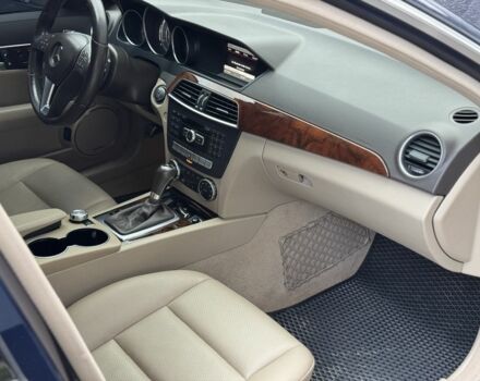 Синий Мерседес 250, объемом двигателя 1.8 л и пробегом 155 тыс. км за 11900 $, фото 17 на Automoto.ua