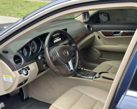 Синий Мерседес 250, объемом двигателя 1.8 л и пробегом 155 тыс. км за 11900 $, фото 12 на Automoto.ua