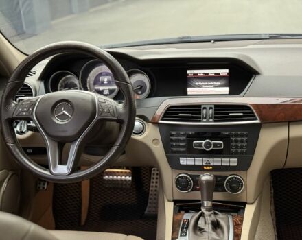 Синий Мерседес 250, объемом двигателя 1.8 л и пробегом 155 тыс. км за 11900 $, фото 14 на Automoto.ua