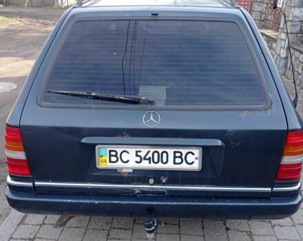 Синий Мерседес 250, объемом двигателя 2.5 л и пробегом 450 тыс. км за 1900 $, фото 4 на Automoto.ua
