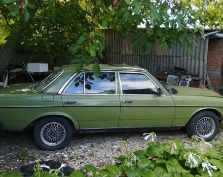 Зелений Мерседес 250, об'ємом двигуна 2.5 л та пробігом 210 тис. км за 3000 $, фото 1 на Automoto.ua