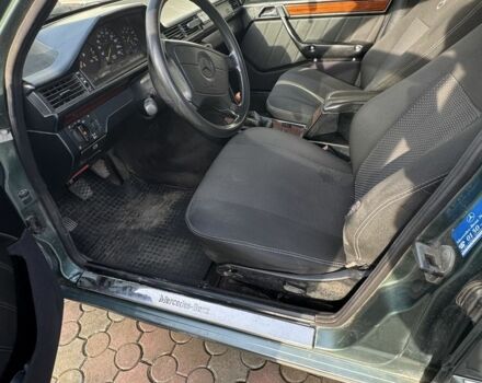 Зелений Мерседес 250, об'ємом двигуна 2.5 л та пробігом 635 тис. км за 3400 $, фото 7 на Automoto.ua