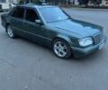 Зеленый Мерседес 250, объемом двигателя 2.5 л и пробегом 380 тыс. км за 1779 $, фото 1 на Automoto.ua
