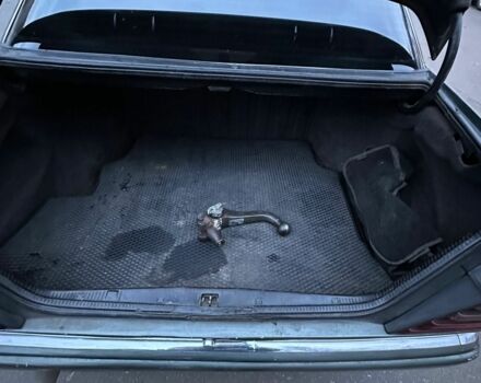 Зеленый Мерседес 250, объемом двигателя 2.5 л и пробегом 380 тыс. км за 1779 $, фото 3 на Automoto.ua