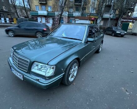 Зеленый Мерседес 250, объемом двигателя 2.5 л и пробегом 380 тыс. км за 1779 $, фото 5 на Automoto.ua