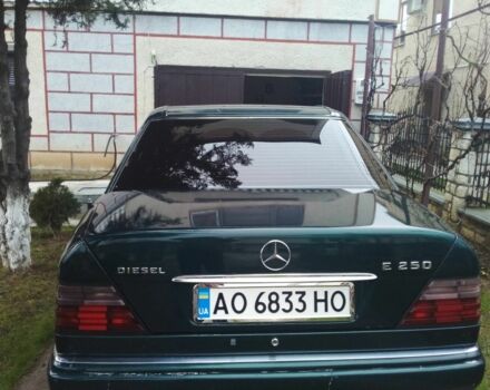 Зелений Мерседес 250, об'ємом двигуна 2.5 л та пробігом 299 тис. км за 4875 $, фото 2 на Automoto.ua