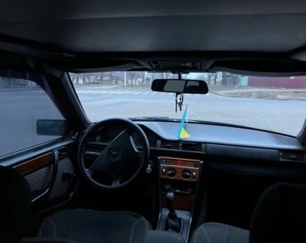 Зеленый Мерседес 250, объемом двигателя 2.5 л и пробегом 380 тыс. км за 1779 $, фото 8 на Automoto.ua