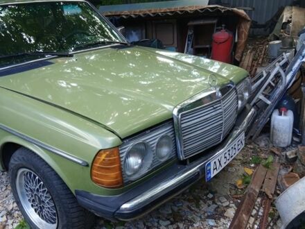 Мерседес 250 1982 у Харкові на Automoto.ua Зелений Мерседес 250, об'ємом двигуна 2.5 л та пробігом 210 тис. км за 3000 $, фото 1 на Automoto.ua