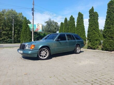 Зелений Мерседес 250, об'ємом двигуна 2.5 л та пробігом 380 тис. км за 2500 $, фото 1 на Automoto.ua