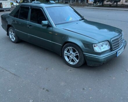 Зеленый Мерседес 250, объемом двигателя 2.5 л и пробегом 380 тыс. км за 1779 $, фото 1 на Automoto.ua