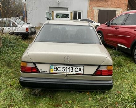 Бежевий Мерседес 260, об'ємом двигуна 2.6 л та пробігом 3 тис. км за 1000 $, фото 7 на Automoto.ua