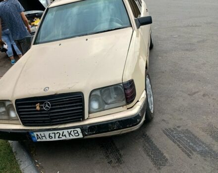 Бежевий Мерседес 260, об'ємом двигуна 2.6 л та пробігом 300 тис. км за 1184 $, фото 1 на Automoto.ua