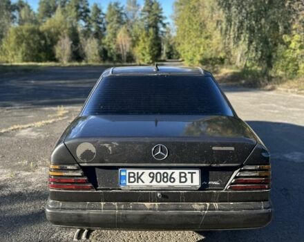 Чорний Мерседес 260, об'ємом двигуна 2.6 л та пробігом 450 тис. км за 2500 $, фото 3 на Automoto.ua