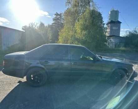 Чорний Мерседес 260, об'ємом двигуна 2.6 л та пробігом 450 тис. км за 2500 $, фото 4 на Automoto.ua