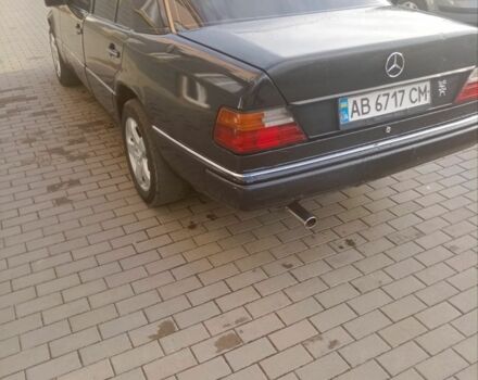 Черный Мерседес 260, объемом двигателя 2.6 л и пробегом 410 тыс. км за 2000 $, фото 2 на Automoto.ua