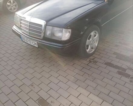 Черный Мерседес 260, объемом двигателя 2.6 л и пробегом 410 тыс. км за 2000 $, фото 4 на Automoto.ua